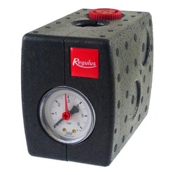 Regulus Bezpečnostní skupina s tlakoměrem 0-2bar v izolaci 21391
